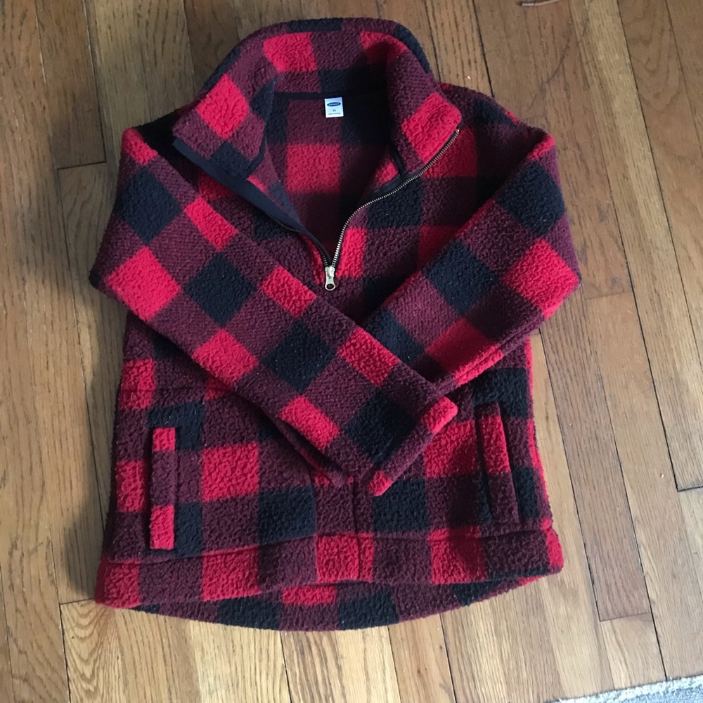 Old Navy woman’s sweatshirt 2 pockets on each side.